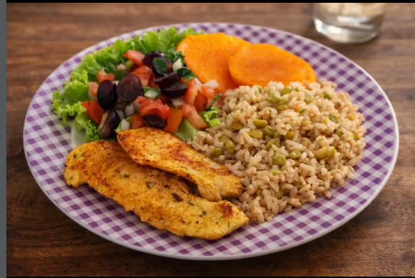 Refeição Fit Sabor com frango grelhado, arroz e salada
